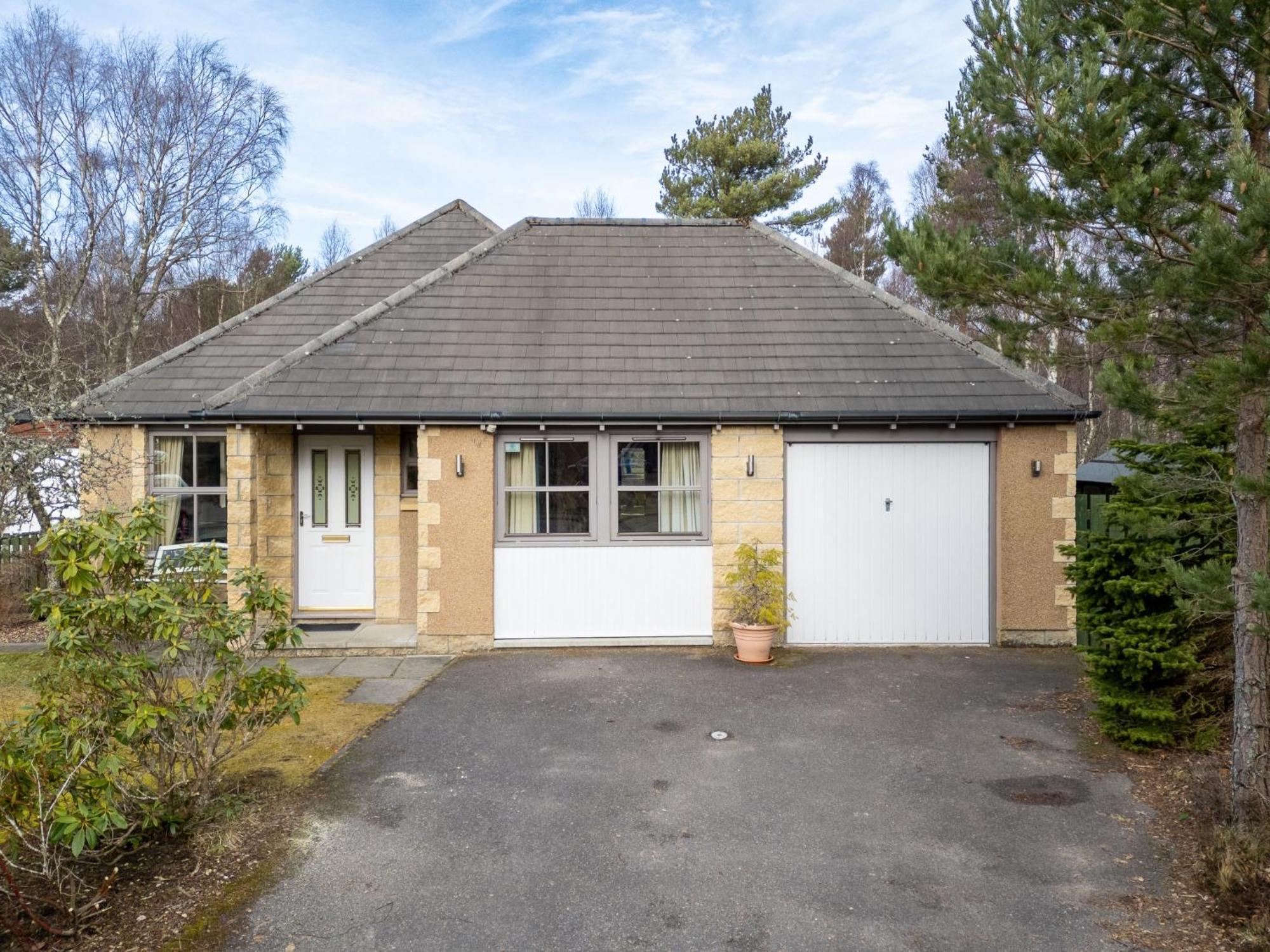 Holiday Home Falcon Lodge By Interhome Aviemore Eksteriør bilde