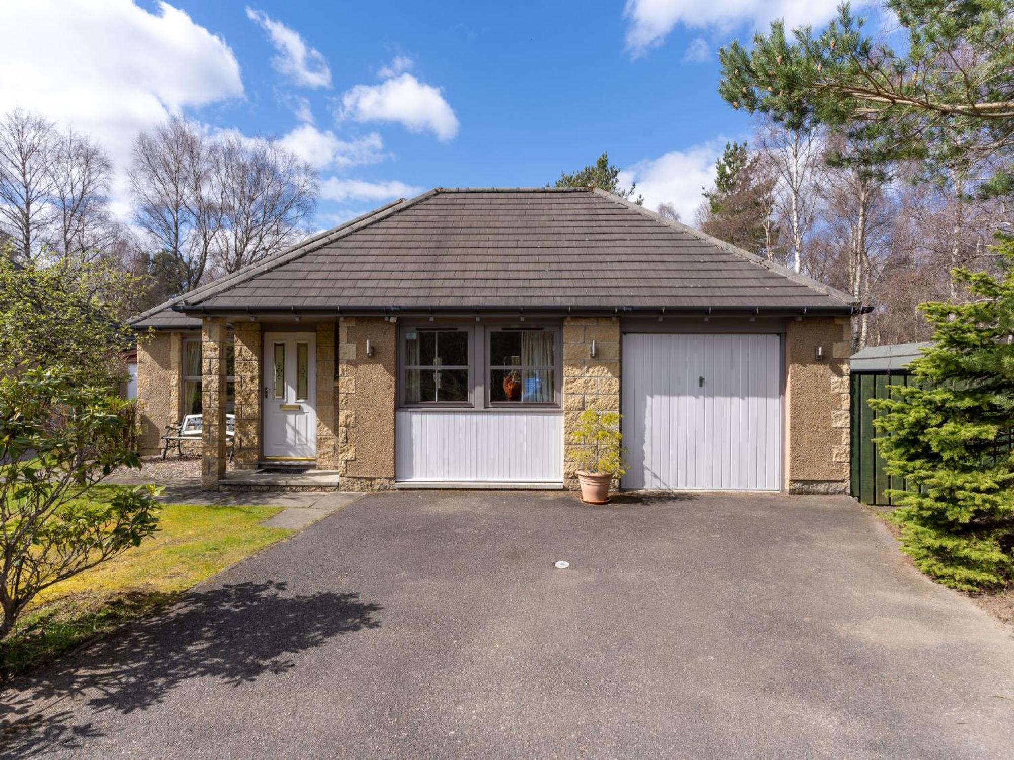 Holiday Home Falcon Lodge By Interhome Aviemore Eksteriør bilde